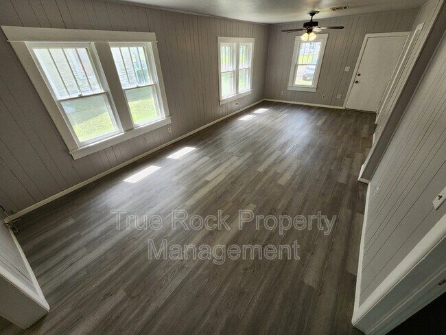 Foto del edificio - 609 W 5th