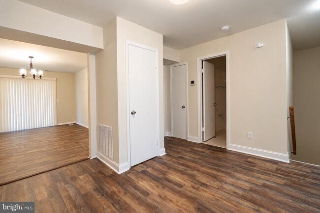 Building Photo - 1405 Silver Ct