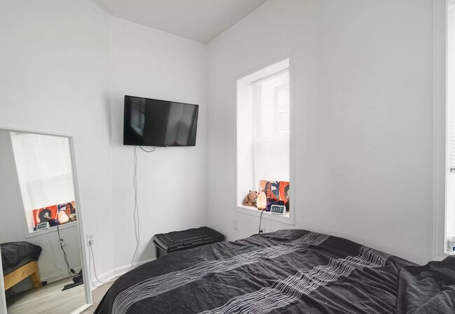 Building Photo - 4842 Walnut St