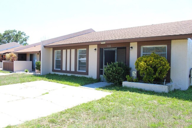 Foto del edificio - Lovely Home Available in the Royal Manor S...