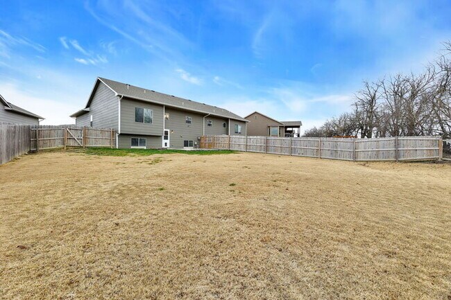 Foto del edificio - 2216 Quivira Cir