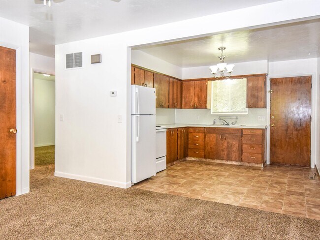 Building Photo - 245 W 400 N
