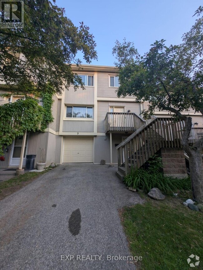 Building Photo - 30-30 Green Valley Dr
