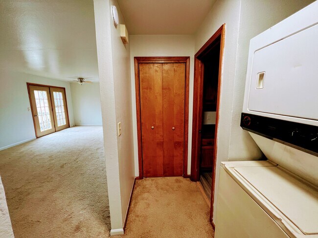 Laundry Area - 2619 Kragspough Ct