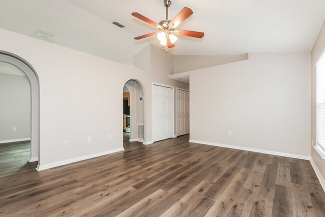 Building Photo - 30319 Birdhouse Dr