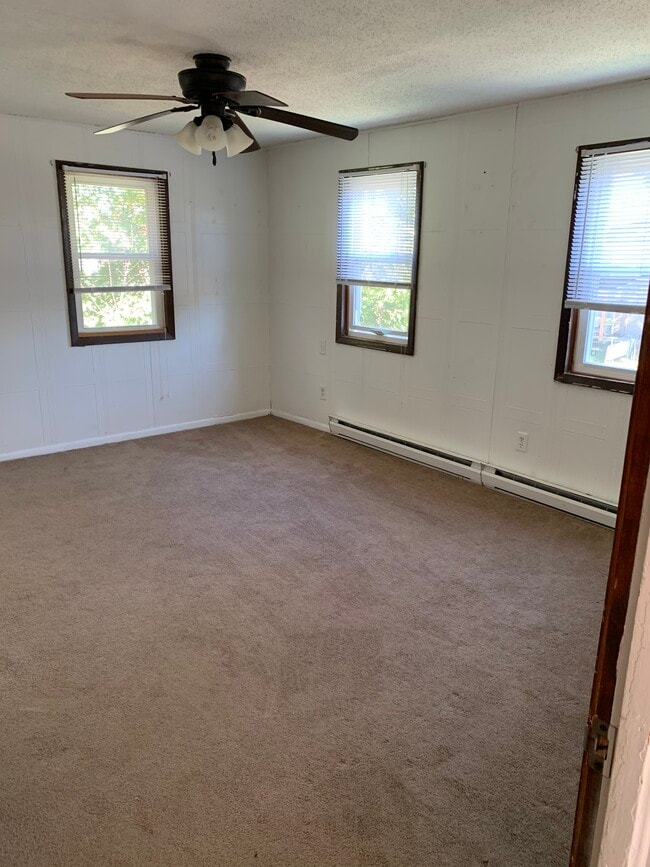 Bedroom - 717 Summit St