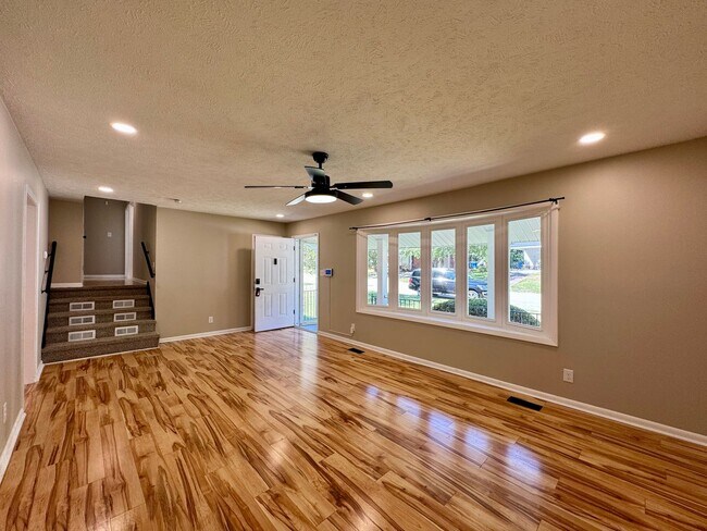 Foto del edificio - 1089 Torrey Dr