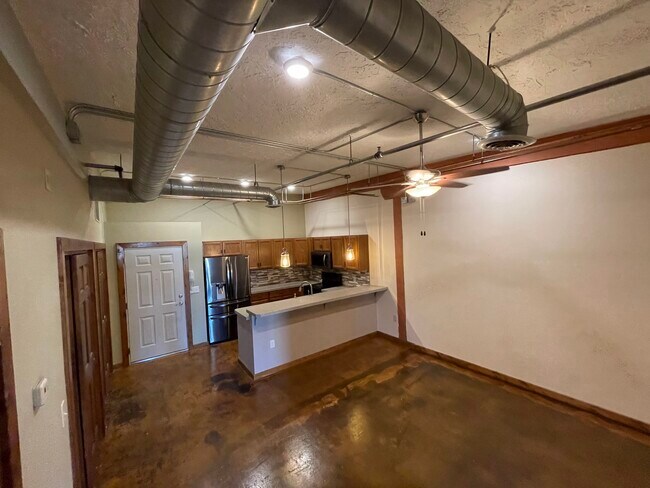 Cocina/Bar - 132 S Dakota Ave