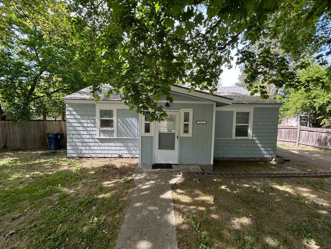 Foto principal - Cute 3 Bed, 1 Bath Home in Sunset Hill!