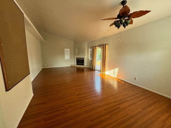 Foto del edificio - Beautiful 3 Bedroom In Eugene MOVE IN SPECIAL $300 off 1st month rent