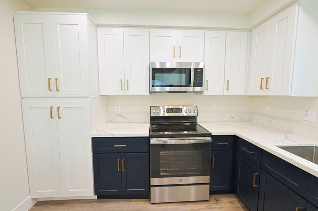 Foto del edificio - 1237 W 25th St