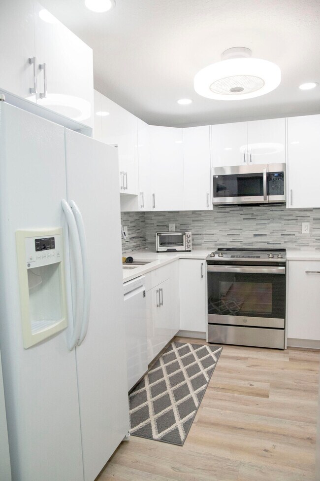 Foto del edificio - 2851 Somerset Dr