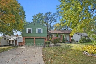 Building Photo - 8914 Grandview Dr