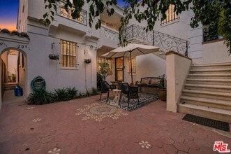 Building Photo - 207 S Reeves Dr