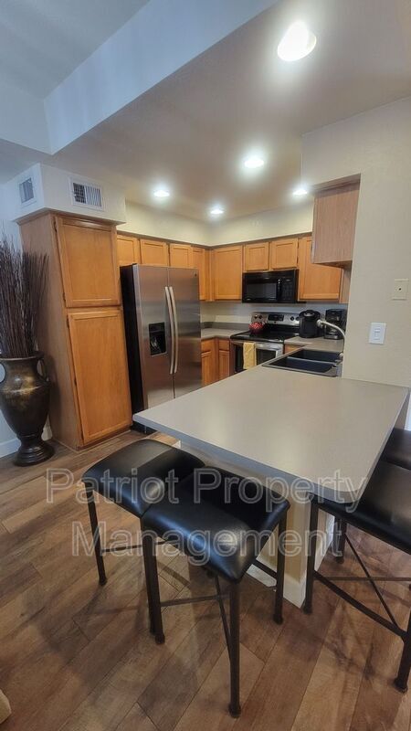 Building Photo - 9708-9708 E Vía Linda