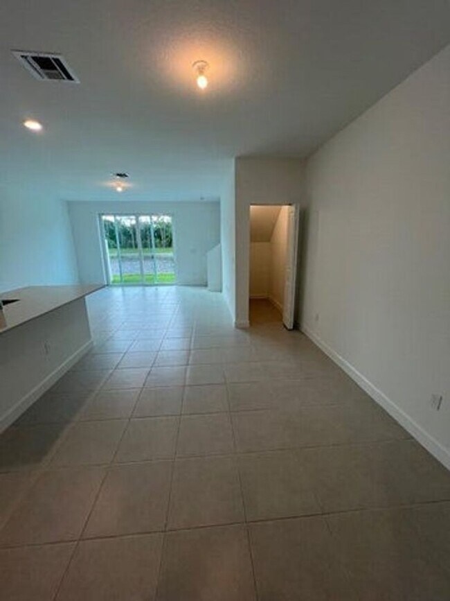 Foto del edificio - 5355 Flannigan Wy