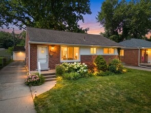 Building Photo - 437 W Sunnybrook Dr