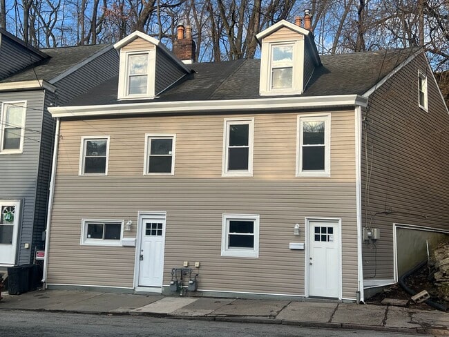 Available NOW - 2 Bedroom - Brighton Heights Area - Available NOW - 2 Bedroom - Brighton Heights Area House