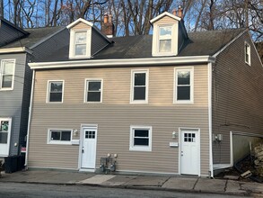 Building Photo - 1144 Woods Run Ave