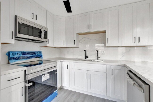 Building Photo - 2053 Wolverton C