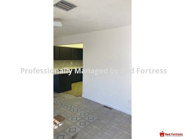 Building Photo - 716 Karlov St