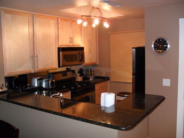 Foto del edificio - Meridian STUDIO Condo Fully Furnished near Main Pool-Lush Green trees in Resort Style Community.