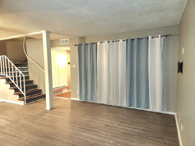 Building Photo - 5604 Boca Raton Blvd