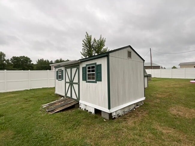 Building Photo - 118 Fairgrounds Rd