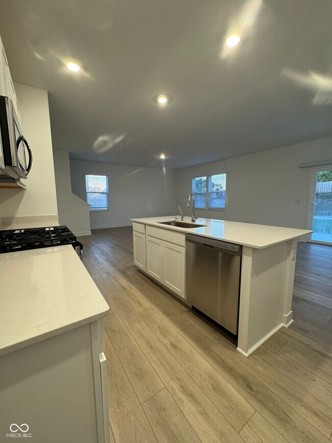 Foto del edificio - 15338 Farrington Rd