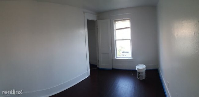 Building Photo - 3 br, 1.5 bath House - 355 James st.