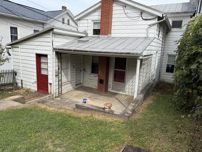 Building Photo - 3 Bedroom in Newport, PA!