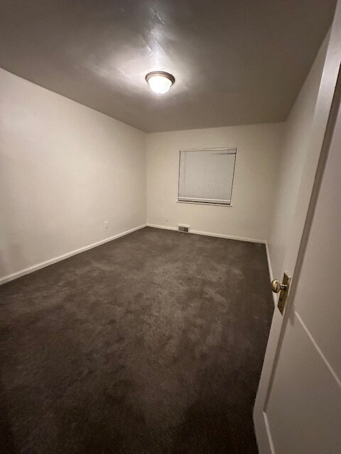 Building Photo - One Bedroom in convenient Ogden location!