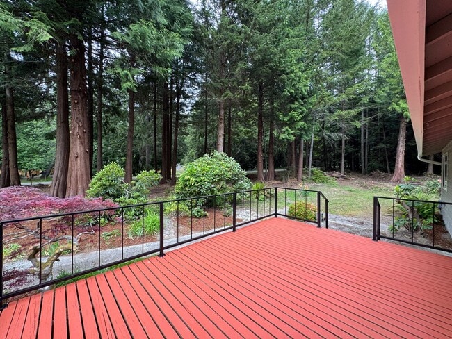 Building Photo - Cozy one story home on beautiful close to town acreage.