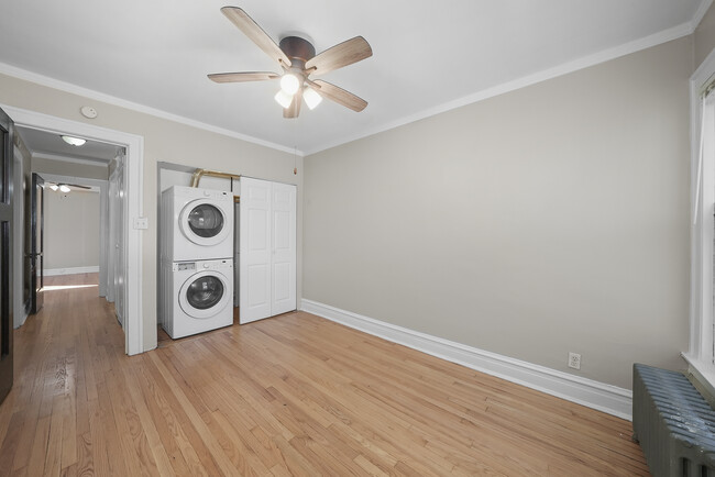 Foto del edificio - Massive (1255 SF)  2br/1ba in Oak Park's m...