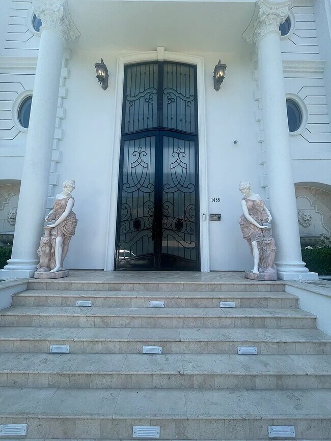 Building Photo - NO MIN CREDIT SCORE REQUIRED, BK OKAY, PAST EVICTION OKAY!, BACKGROUND FRIENDLY. Apply at "The Re...