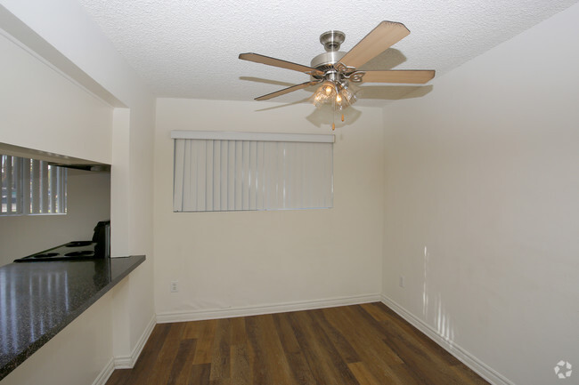 2 BR, 1 BA - University Court