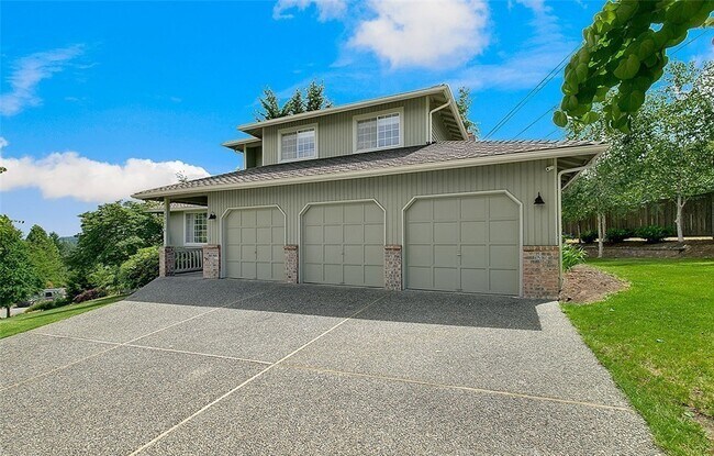 Photo - Sunny & Bright House for Rent