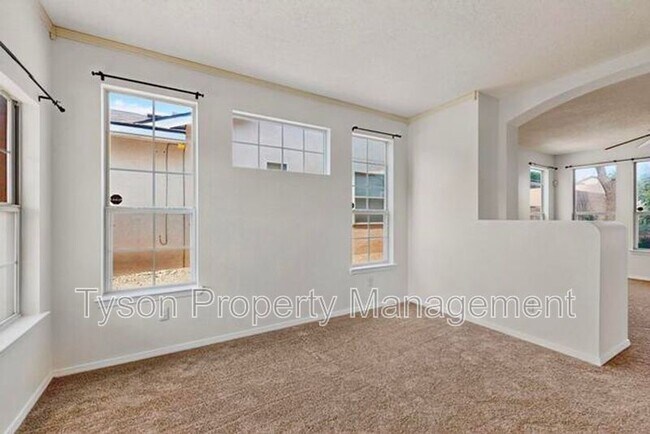 Foto del edificio - 10027 Silverton Dr NW