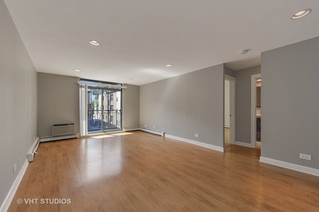 Foto del edificio - Spacious 2 Bed 2 Bath, East Lakeview