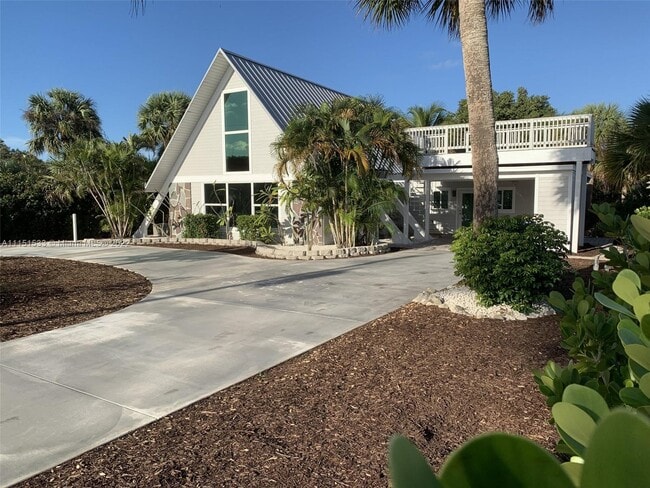 Building Photo - 4054 NE Skyline Dr