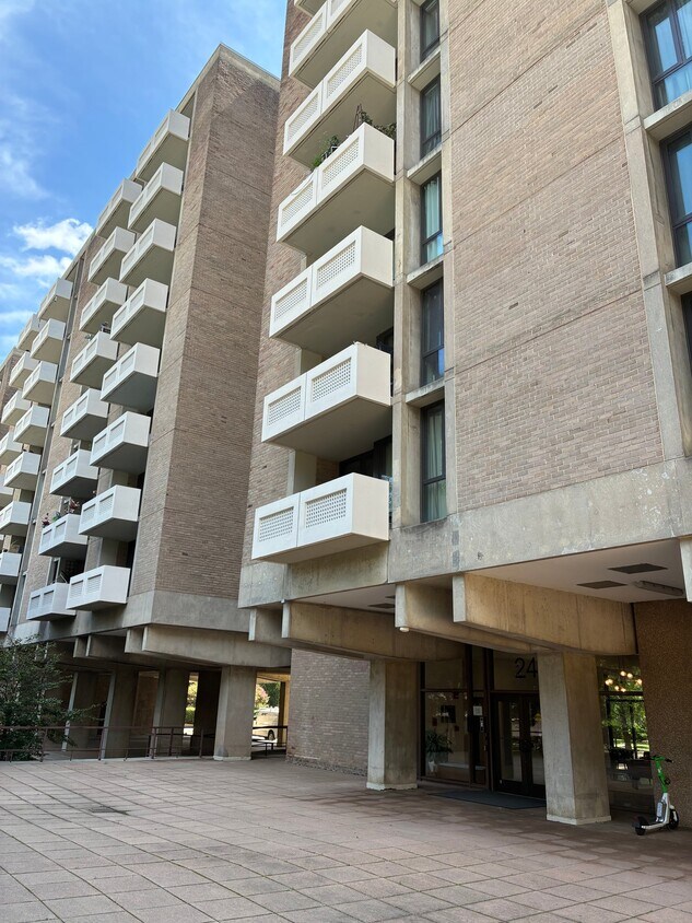 Photo - 240 M St SW (Washington, DC)
