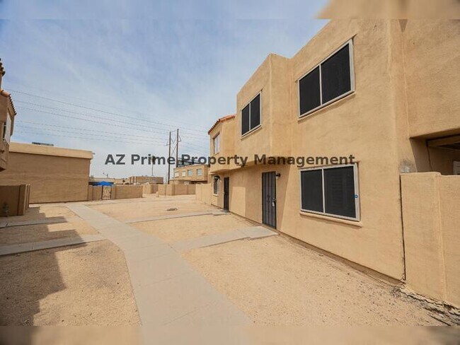 Foto del edificio - 4615 E Jones Ave