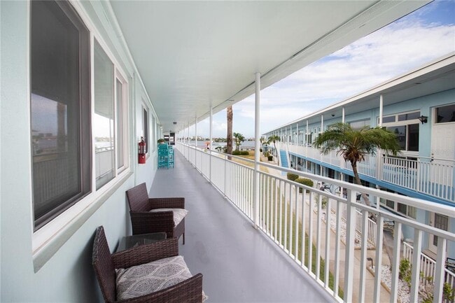 Foto del edificio - 1840 Shore Dr S