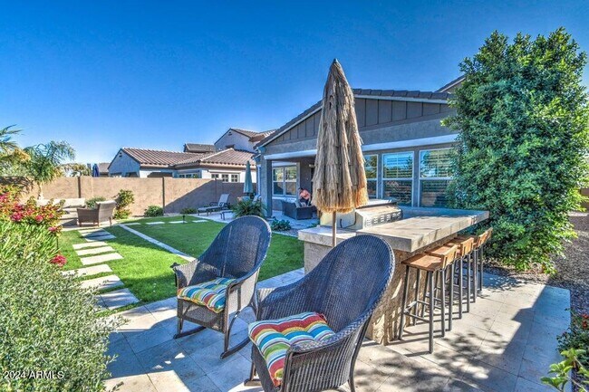 Foto del edificio - 922 W Yellowstone Way