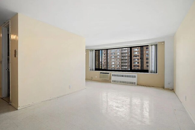 Foto del edificio - Perfect 1 Bedroom 1 Bathroom  Available