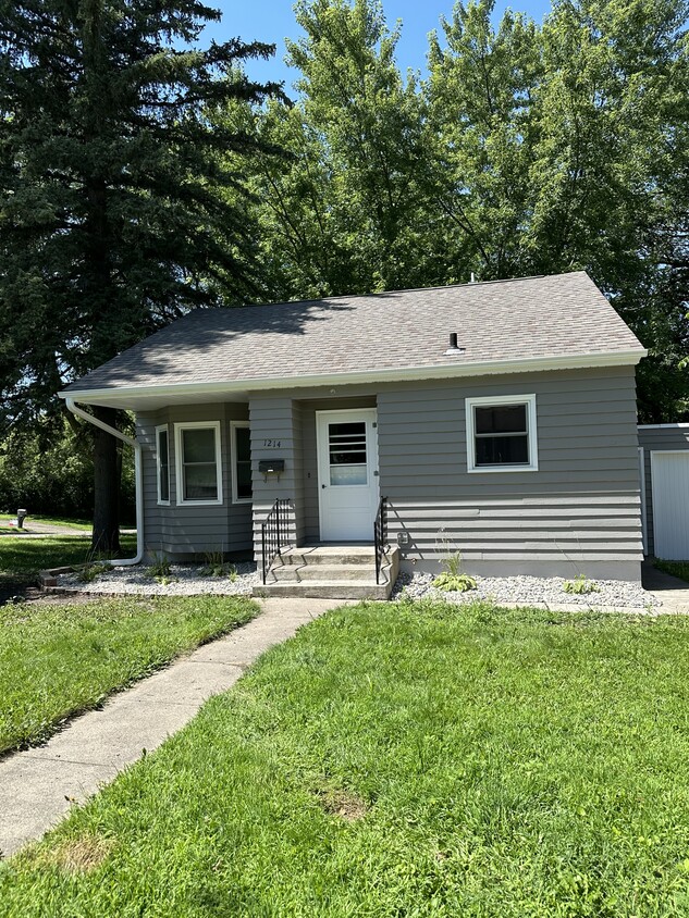 Foto principal - 1214 S Sheridan St