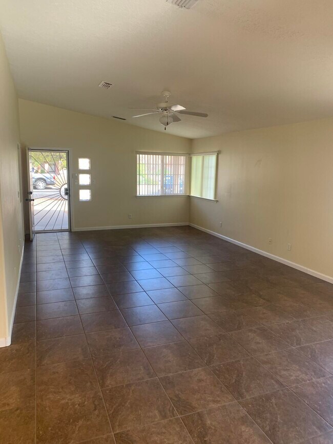 Foto del edificio - 8301 Santa Clarita St NE