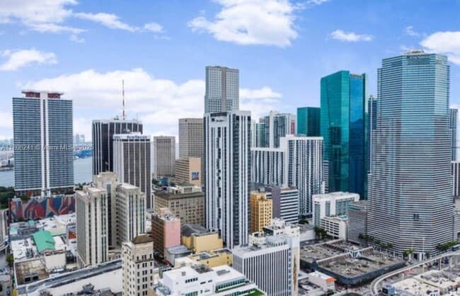 Foto del edificio - 151 SE 1st St