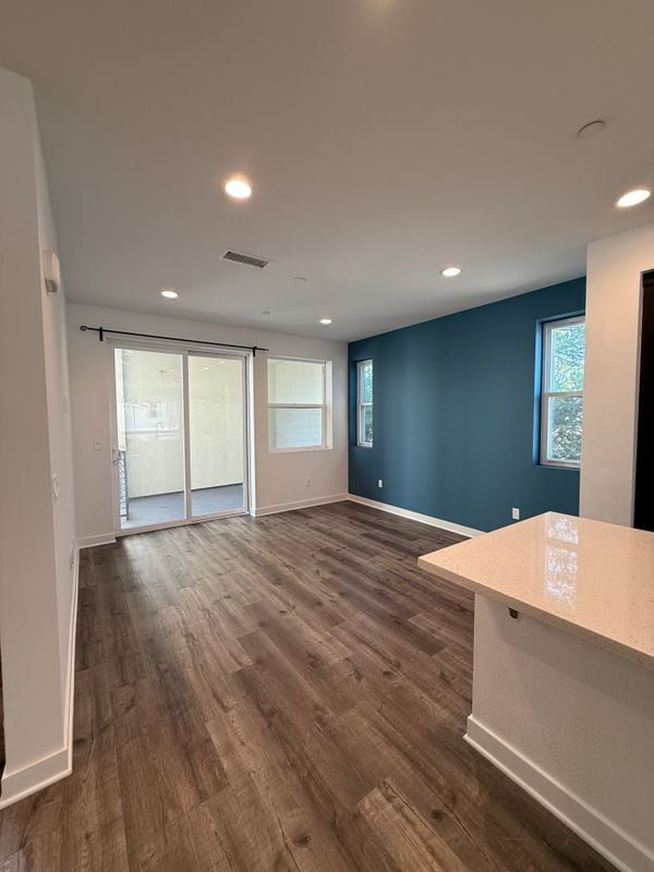 Building Photo - 820 Aloe Pl