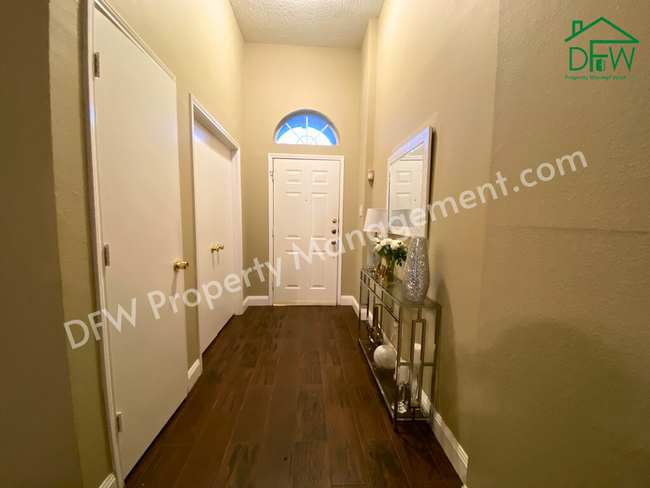 Building Photo - 317 Oak Meadow Ln
